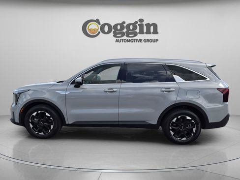 Used 2025 Kia Sorento S FWD image 3