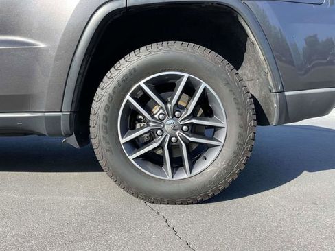 Used 2017 Jeep Grand Cherokee Limited AWD/4WD image 9