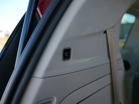 Used 2022 Chrysler Pacifica Touring-L image 13