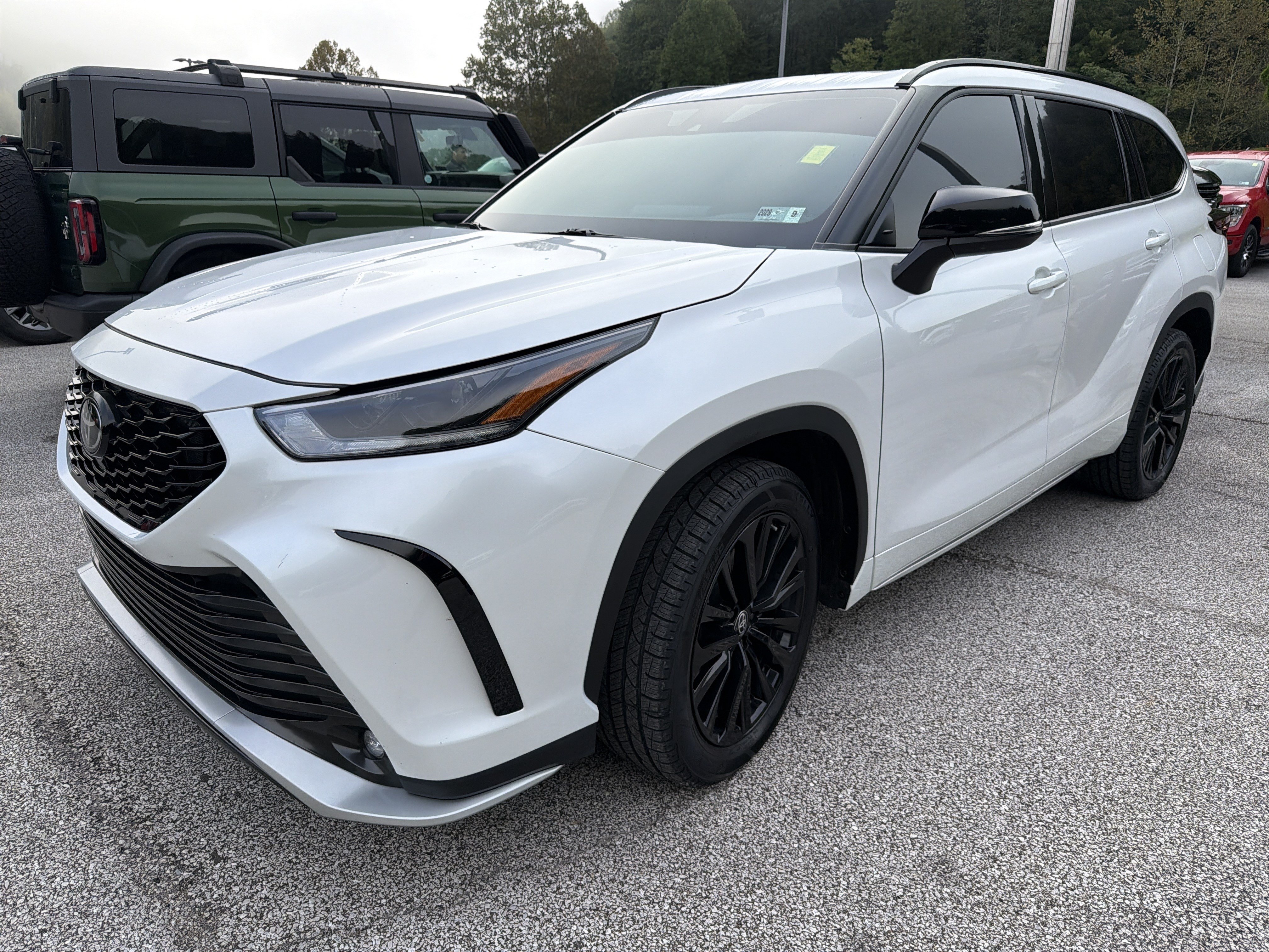 Used 2024 Toyota Highlander XSE AWD/4WD image 4