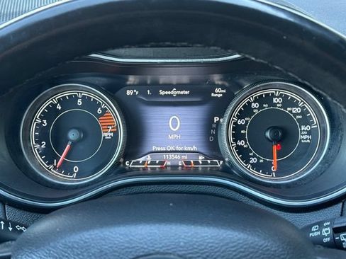 Used 2019 Jeep Cherokee Limited FWD image 32
