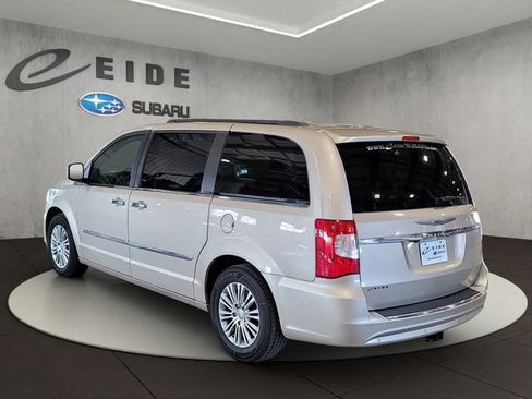 Used 2013 Chrysler Town & Country Touring-L w/ Driver Convenience Group image 36