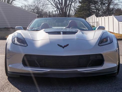 Used 2015 Chevrolet Corvette Z06 w/ 3LZ Preferred Equipment Group image 13