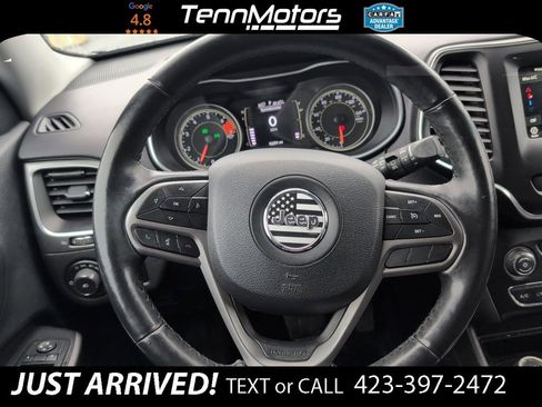 Used 2019 Jeep Cherokee Latitude Plus w/ Cold Weather Group image 17