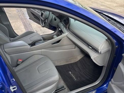 Used 2024 Hyundai Elantra SEL image 14