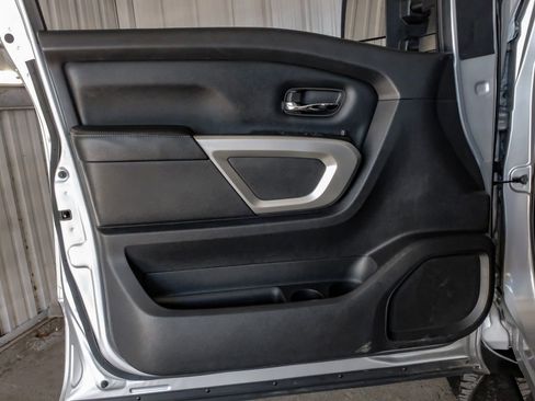 Used 2019 Nissan Titan PRO-4X image 41