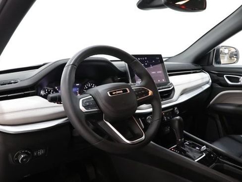 Used 2025 Jeep Compass Limited AWD/4WD image 16