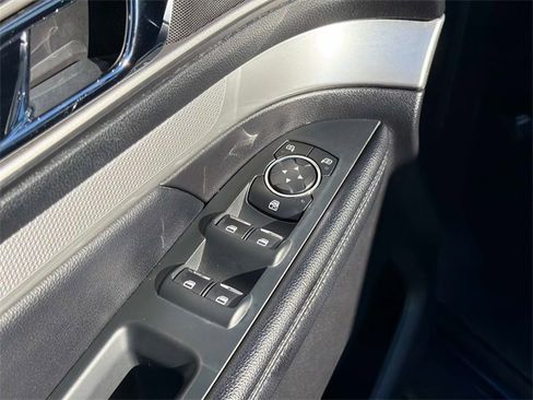 Used 2017 Ford Explorer XLT image 27