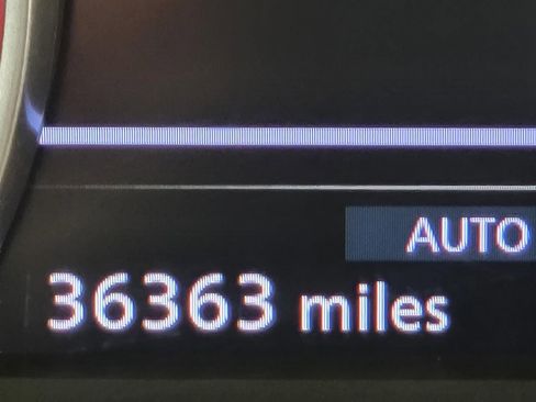 Used 2025 Nissan Rogue SV image 2