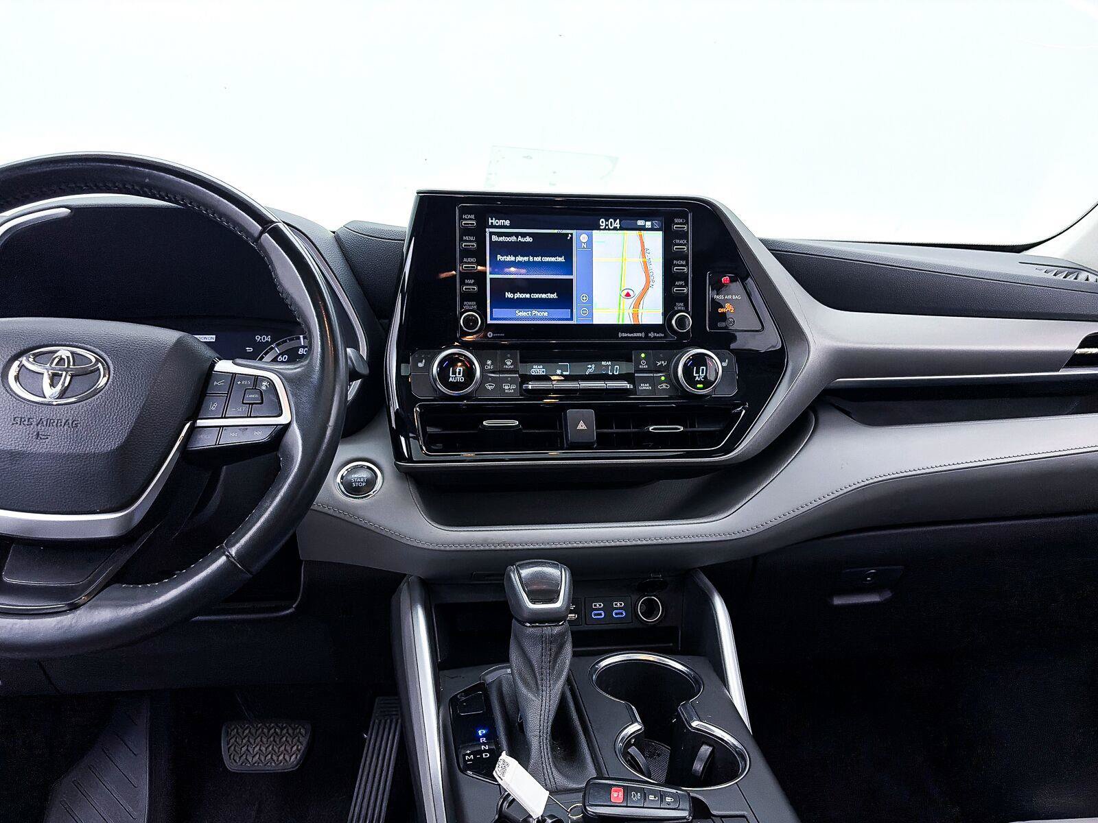Used 2022 Toyota Highlander XLE FWD image 10
