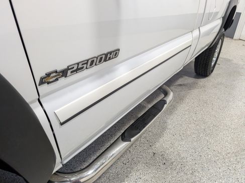 Used 2003 Chevrolet Silverado 2500 4x4 Regular Cab w/ Snow Plow Prep Package image 9