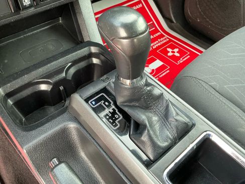 Used 2019 Toyota Tacoma TRD Off-Road image 32