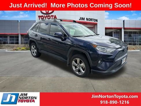 Used 2021 Toyota RAV4 XLE Premium image 1