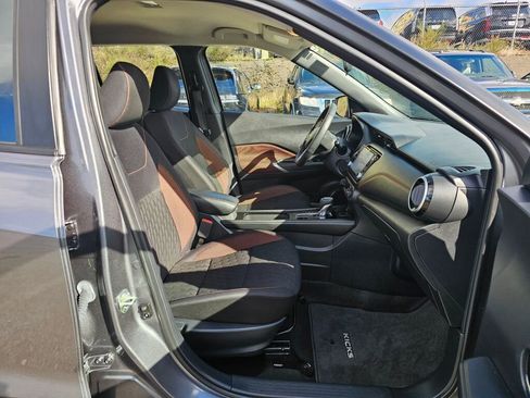 Used 2022 Nissan Kicks SR image 11