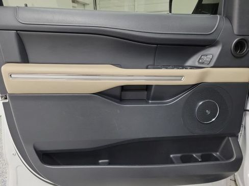 Used 2022 Ford Expedition Limited AWD/4WD image 18