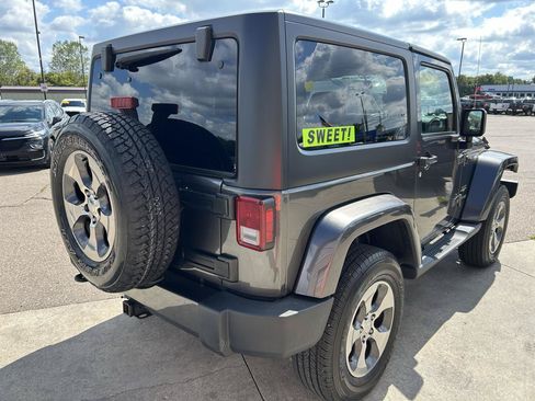 Used 2018 Jeep Wrangler Sahara w/ Connectivity Group AWD/4WD image 5