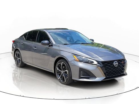 Certified 2023 Nissan Altima 2.5 SR FWD image 3