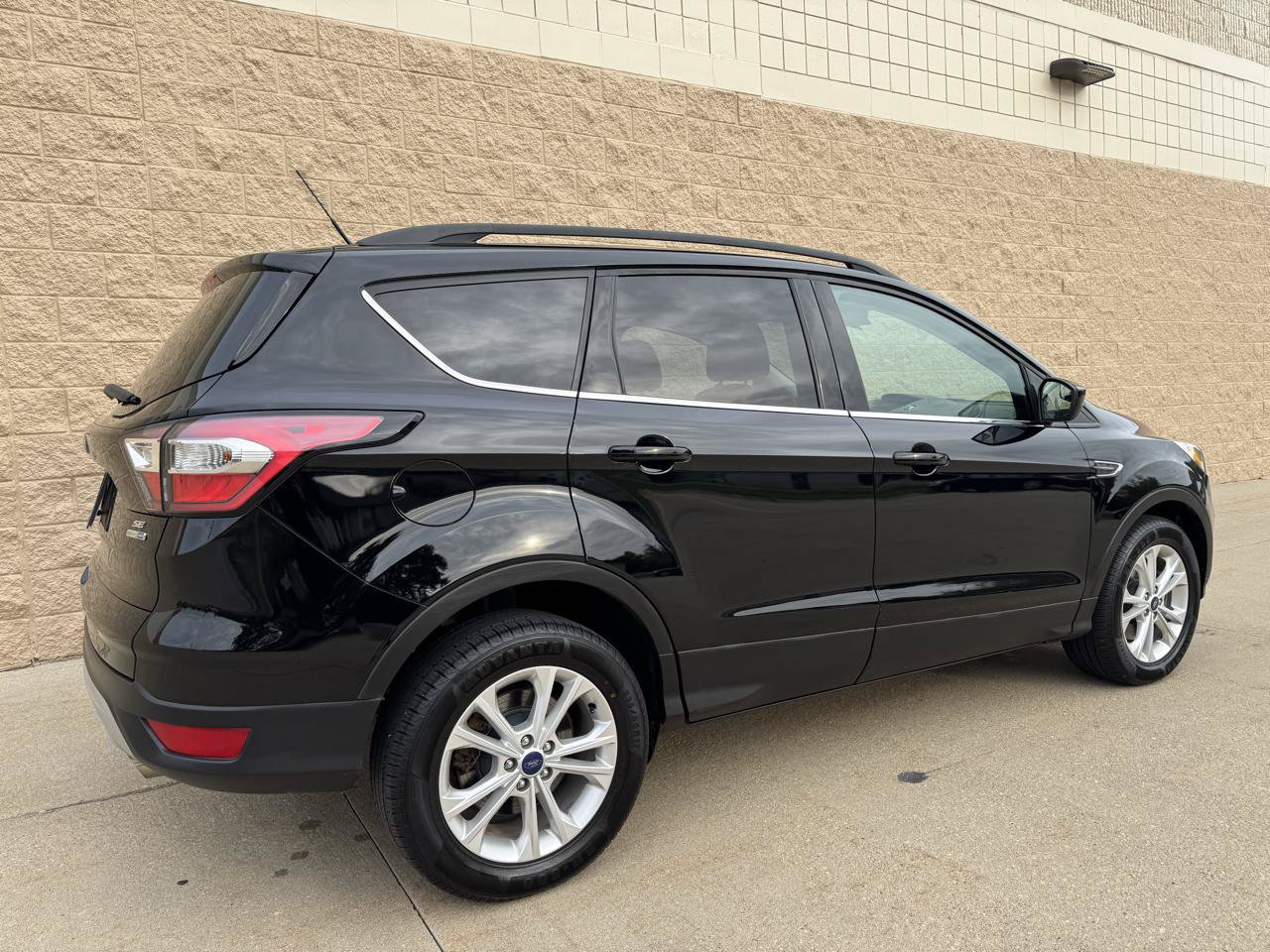 Used 2017 Ford Escape SE AWD/4WD image 6