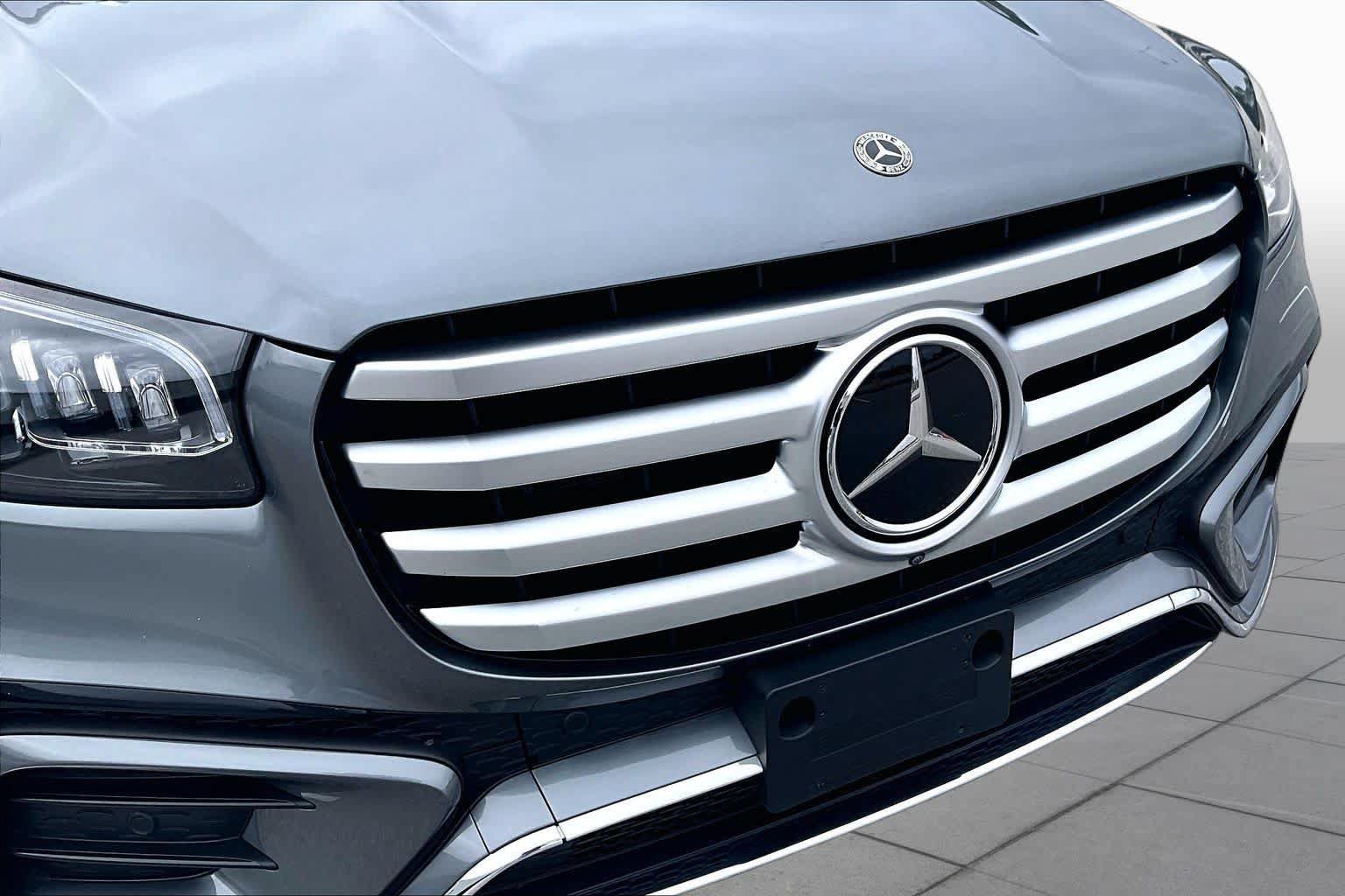 Used 2025 Mercedes-Benz GLS 450 4MATIC w/ AMG Line Exterior image 30