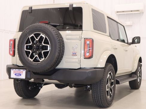 New 2025 Ford Bronco Outer Banks image 8