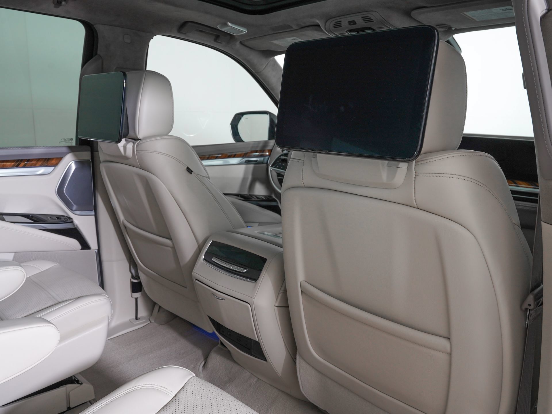 Used 2025 Cadillac Escalade ESV Sport Platinum AWD/4WD image 11