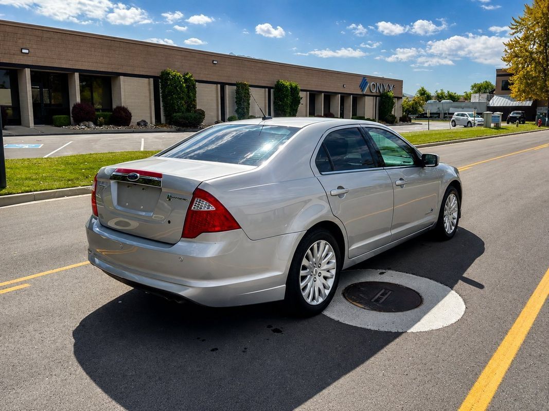 Used 2010 Ford Fusion Hybrid FWD image 5