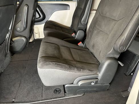 Used 2018 Dodge Grand Caravan SE w/ UConnect Hands-Free Group FWD image 21