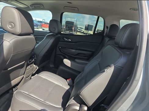 Used 2023 GMC Acadia SLT w/ Elevation Edition FWD image 10