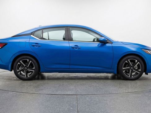 Used 2025 Nissan Sentra SV image 11