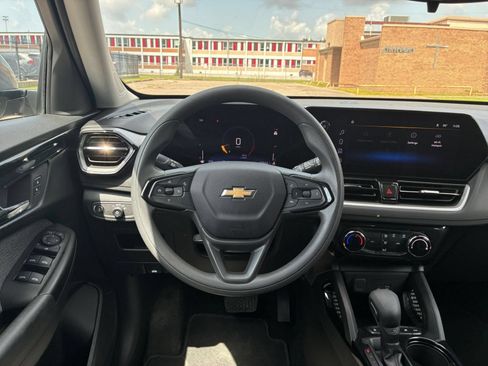 Used 2025 Chevrolet TrailBlazer LT w/ Driver Confidence Package AWD/4WD image 28