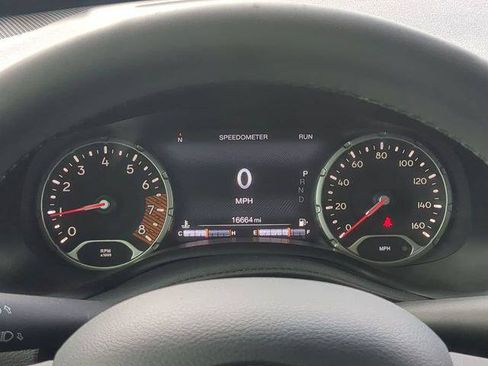 Certified 2022 Jeep Renegade Latitude AWD/4WD image 30