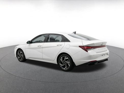 Used 2025 Hyundai Elantra SEL FWD image 7
