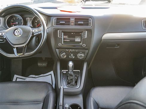 Used 2017 Volkswagen Jetta SE image 14