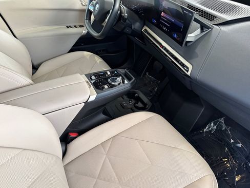 Certified 2025 BMW iX xDrive50 AWD/4WD image 20