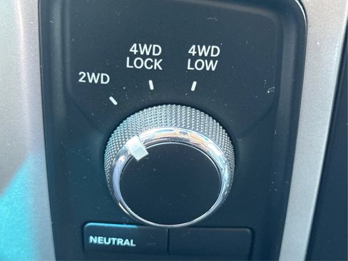 Used 2016 RAM 2500 SLT AWD/4WD image 31