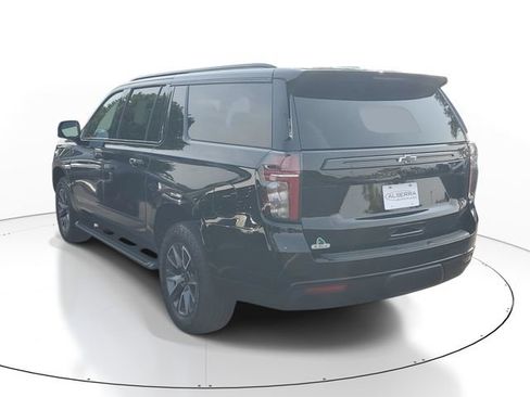 Used 2024 Chevrolet Suburban Z71 w/ Luxury Package AWD/4WD image 3