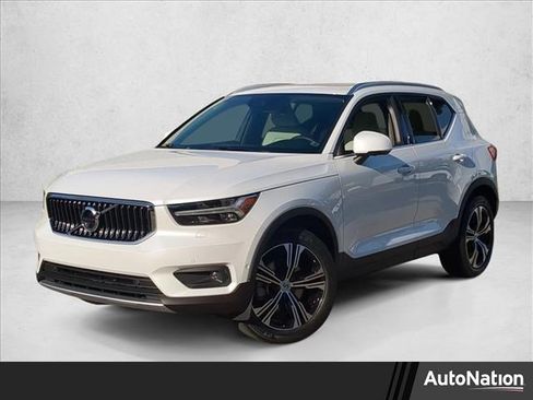 Used 2022 Volvo XC40 T4 Inscription w/ Advanced Package image 1