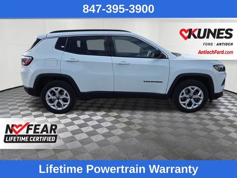 Used 2025 Jeep Compass Latitude image 8