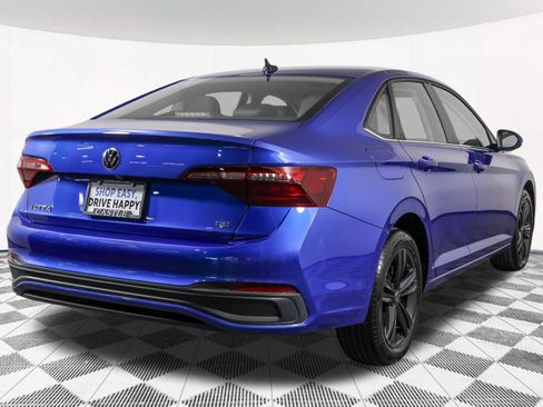 Used 2023 Volkswagen Jetta SE w/ Panoramic Sunroof Package FWD image 17