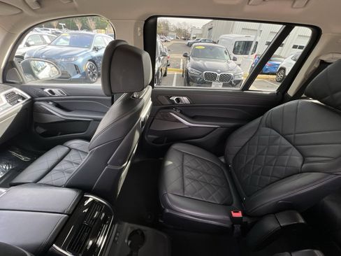Used 2023 BMW X7 xDrive40i w/ Executive Package image 3