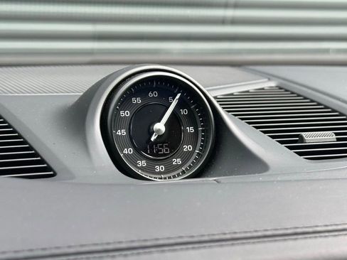 Certified 2025 Porsche Cayenne E-Hybrid AWD/4WD image 32