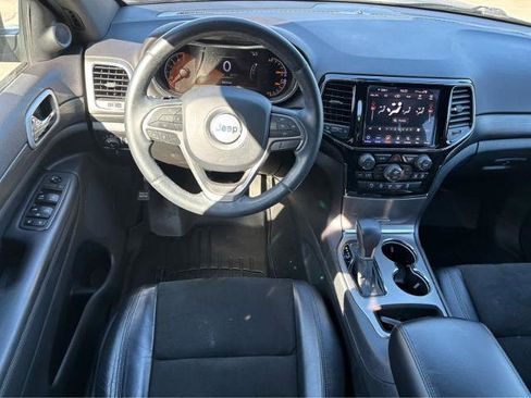 Used 2019 Jeep Grand Cherokee Altitude image 18