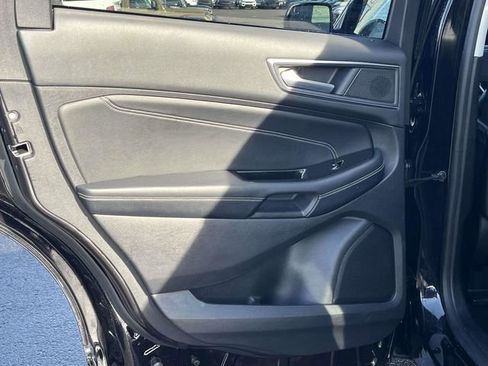 Used 2019 Ford Edge Titanium w/ Cold Weather Package image 16