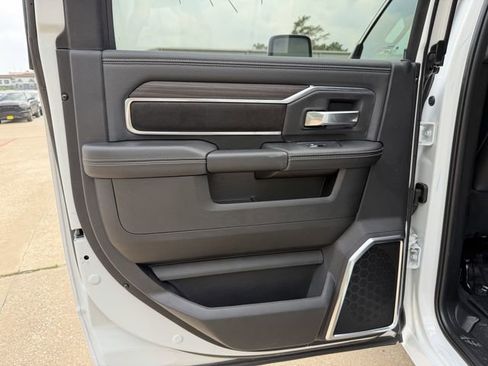 New 2026 RAM 2500 Laramie AWD/4WD image 16
