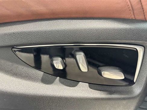 Used 2018 Cadillac Escalade ESV Premium Luxury image 17