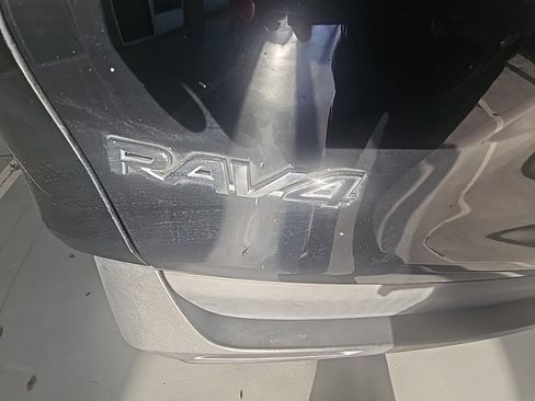 Used 2019 Toyota RAV4 LE image 13