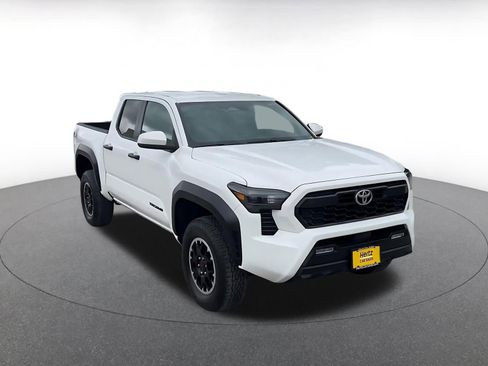 Used 2025 Toyota Tacoma TRD Off-Road AWD/4WD image 3