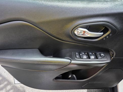 Used 2015 Jeep Cherokee Limited w/ Luxury Group FWD image 13