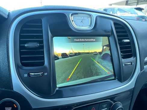 Used 2022 Chrysler 300 Touring L image 17