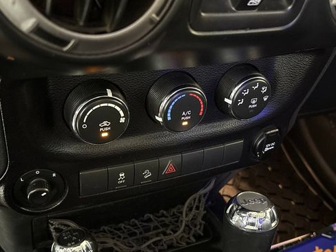 Used 2017 Jeep Wrangler Unlimited Sport w/ Quick Order Package 24S AWD/4WD image 38